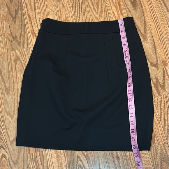 Express Black Mini Skirt, V design, cut up hem, 6 - Picture 4 of 8